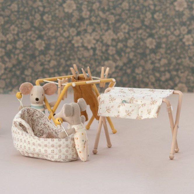 Maileg | Carry Cot for Baby Mouse at Milk Tooth