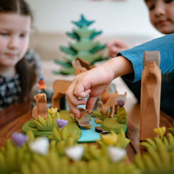 Bumbu Toys | Otter Standing at Milk Tooth