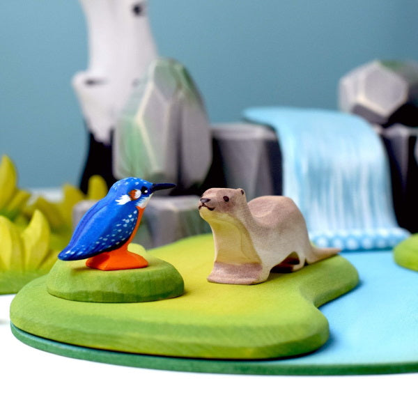 Bumbu Toys | Otter Standing at Milk Tooth