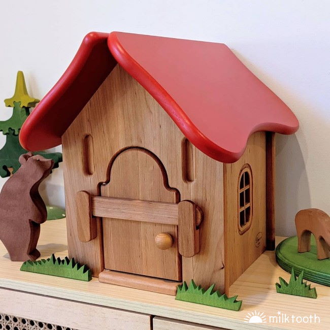 Drewart | Witch's Shed Red Roof | Wooden Doll House with Ostheimer bear and grass