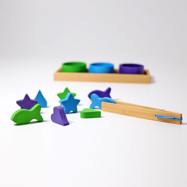 Grimm's | Rainbow Sorting Game with Tweezers blue green purple
