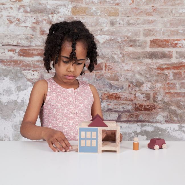 Lubulona | Town Autumnvale Mini with child playing with wooden toys