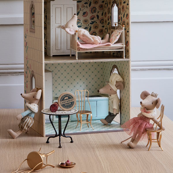 Maileg | Chair Mouse Gold at Milk Tooth