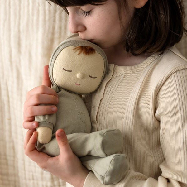 Olli Ella | Dozy Dinkum Doll | Pickle cuddle with little girl