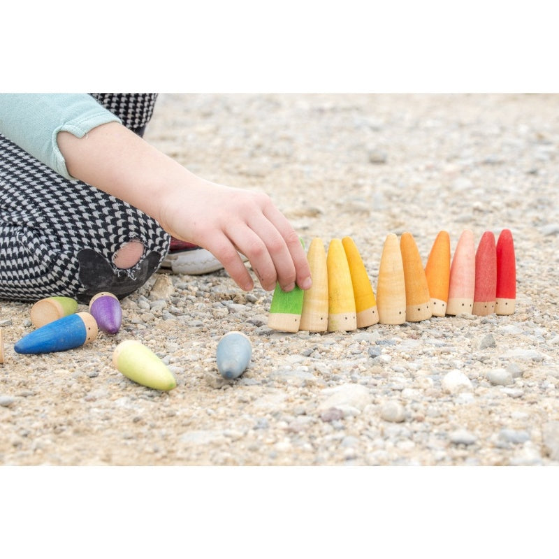 Grapat | 18 Palos | Wooden sticks cone shaped people
