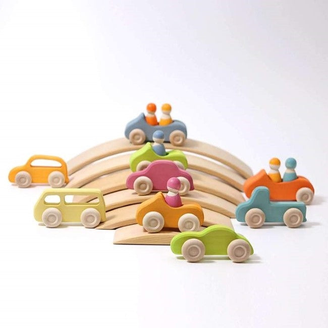 Grimm's Convertible Cars with Rainbow Friends on Natural Bridge