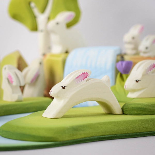 Bumbu Toys | White Rabbit Running - Milk Tooth