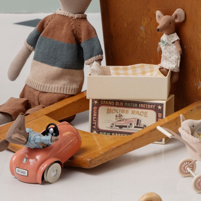 Maileg | Mouse Big Sister Brown in Matchbox at Milk Tooth
