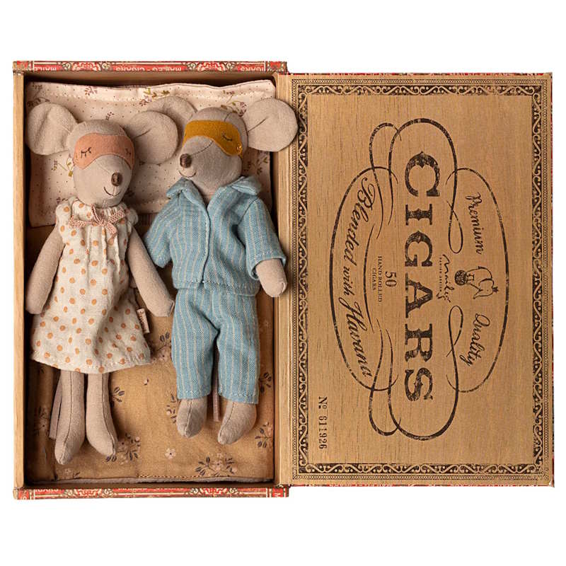 Maileg | Mum &amp; Dad Mice in Cigarbox 2025