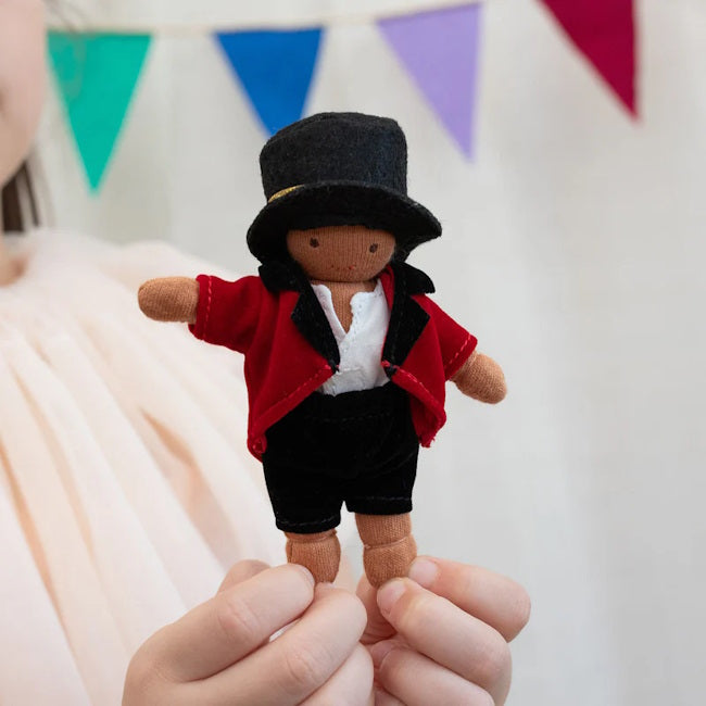 Olli Ella | Holdie Circus Folk Rolando the Ringleader at Milk Tooth Australia