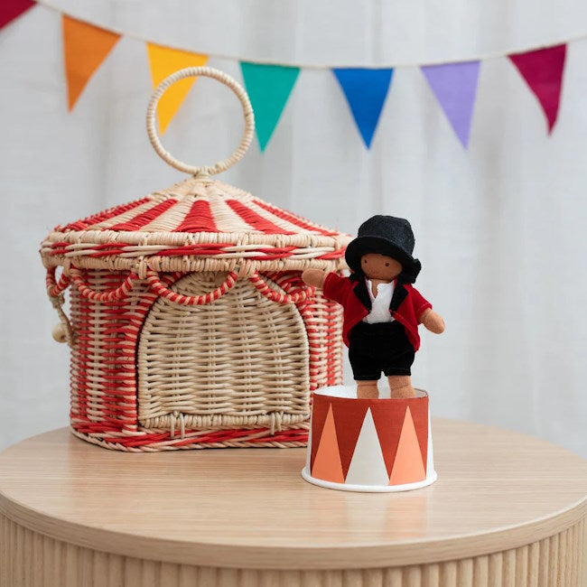 Olli Ella | Holdie Circus Folk Rolando the Ringleader at Milk Tooth Australia