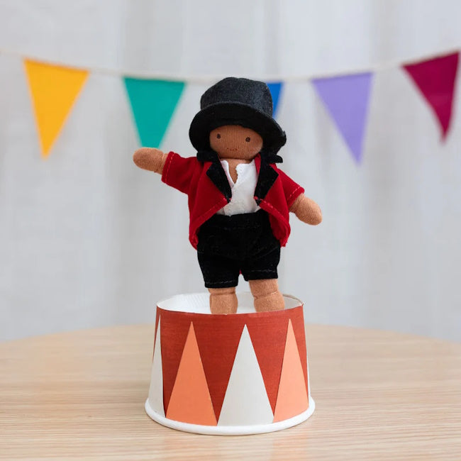 Olli Ella | Holdie Circus Folk Rolando the Ringleader at Milk Tooth Australia