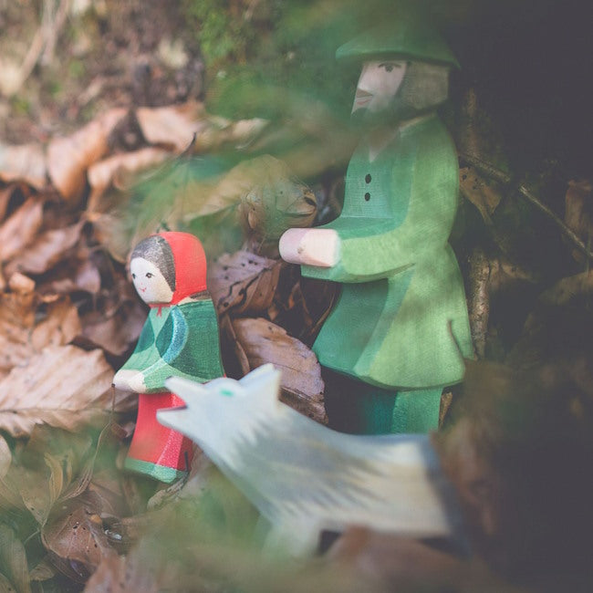 Ostheimer | People | Red Riding Hood at Milk Tooth