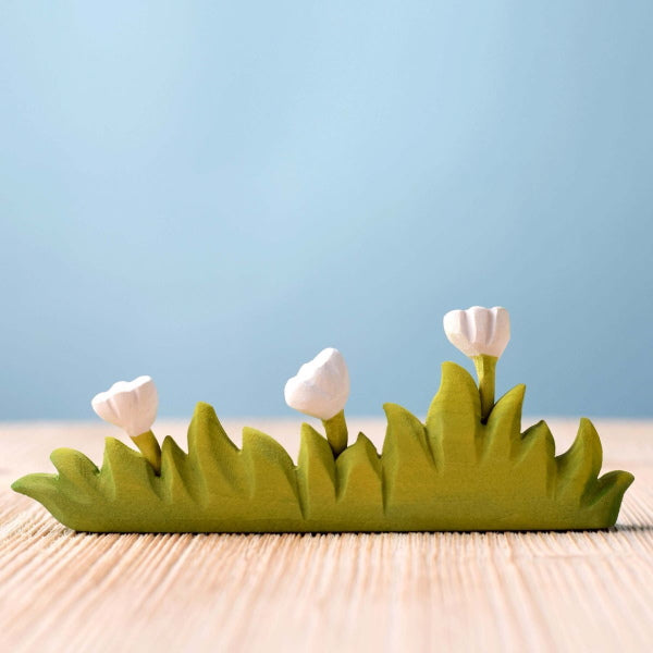 Bumbu Toys | Large Grass with White Flowers at Milk Tooth