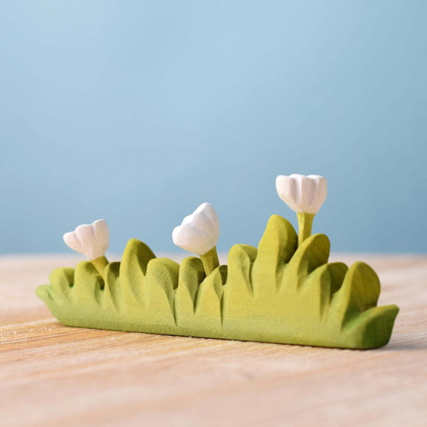 Bumbu Toys | Large Grass with White Flowers at Milk Tooth