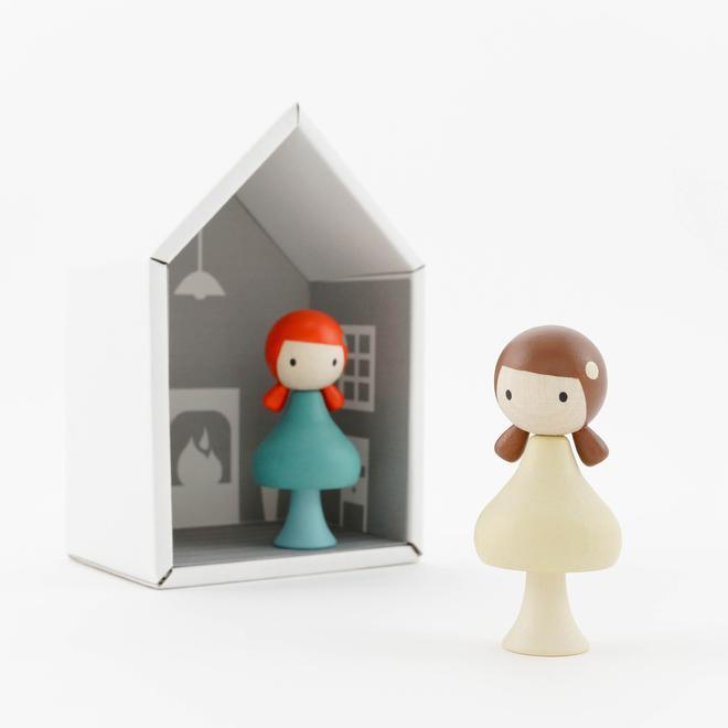 CLiCQUES | Magnetic Wooden Toys | Zoe &amp; Stella brunette &amp; red headed girls with house