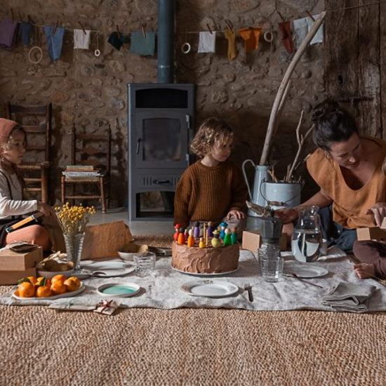 A family playing together with Joguines Grapat Together set