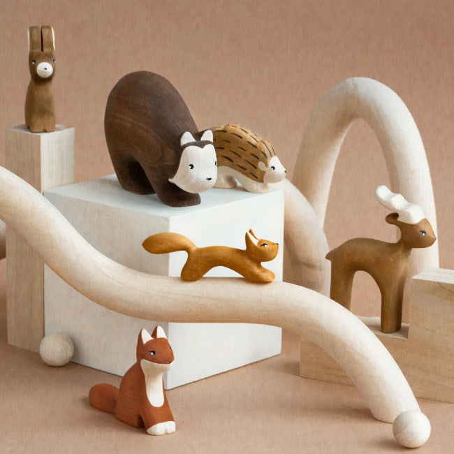 Iz Vetvey | Wooden Squirrel Toy at Milk Tooth