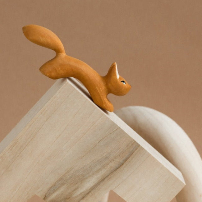 Iz Vetvey | Wooden Squirrel Toy at Milk Tooth