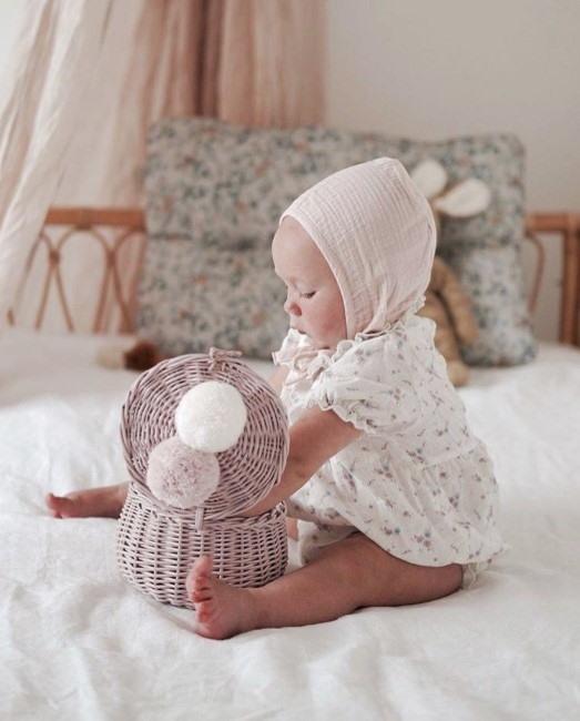 Lilu wicker dolls pram dusty pink top