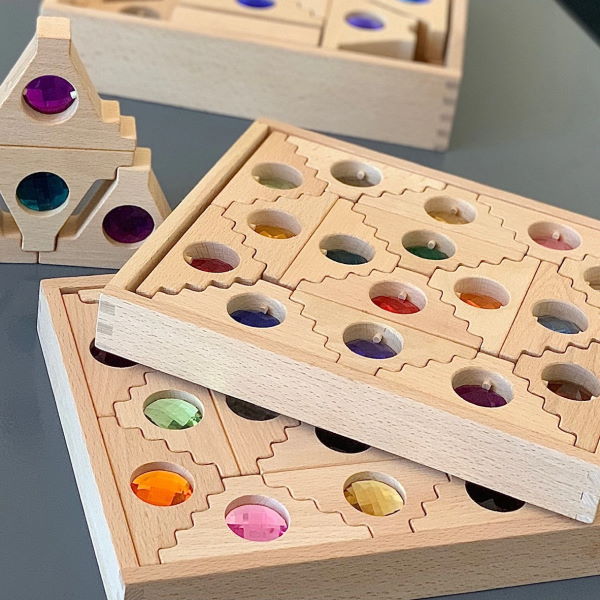 Papoose | Dutch Step Gables | 16 Windows with Tray | Wooden blocks