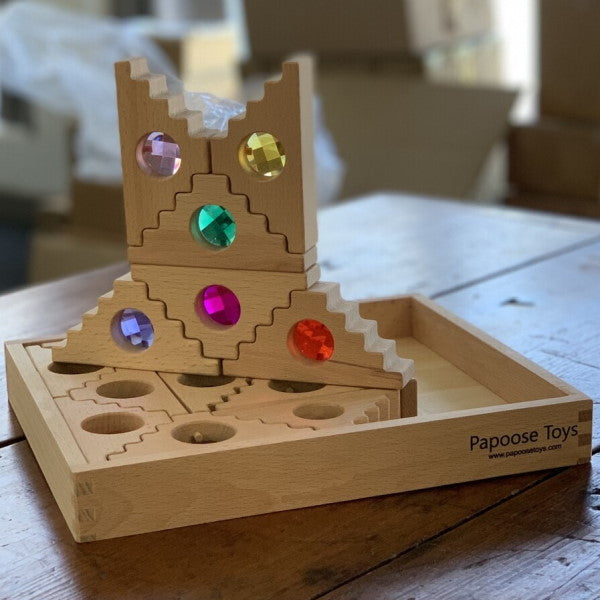 Papoose | Dutch Step Gables | 16 Windows with Tray | Wooden Blocks