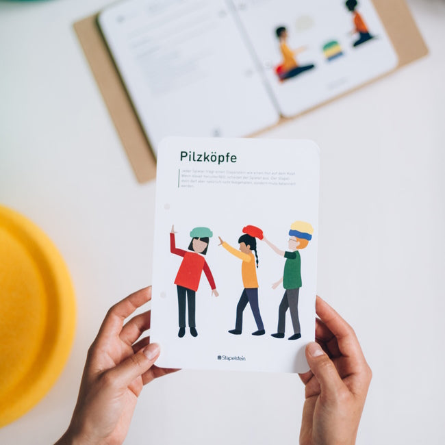 Stapelstein | Play Cards English at Milk Tooth