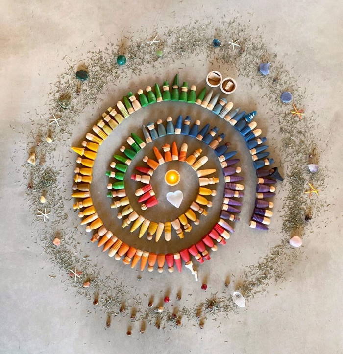 Grapat | 12 Nins | Wooden Toys | shown with Brots Palos Magos